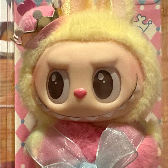 POP MART Let’s Checkmate Queen 👑👑 Labubu NWT - Picture 5 of 5
